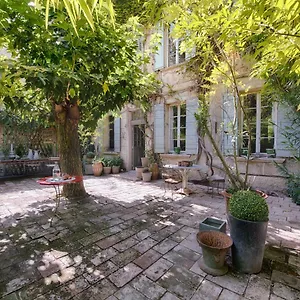 Holiday home Maison Xixe Et Jardin En Intramuros 